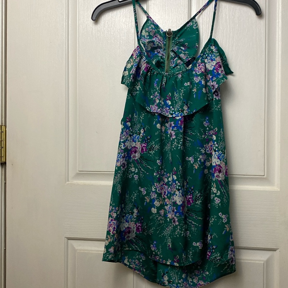 Ali & Kris floral green-blue-purple-pink & white    Tank top. Size: L